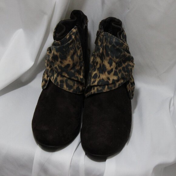 213251-US W8.5 Women Suede Leather Brown Boots with Leopard Decoration on top. - Picture 1 of 6